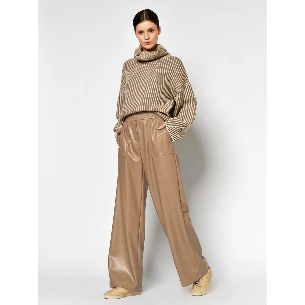 Mara_wide_leg_369 – Broek van Rosner met lederlook